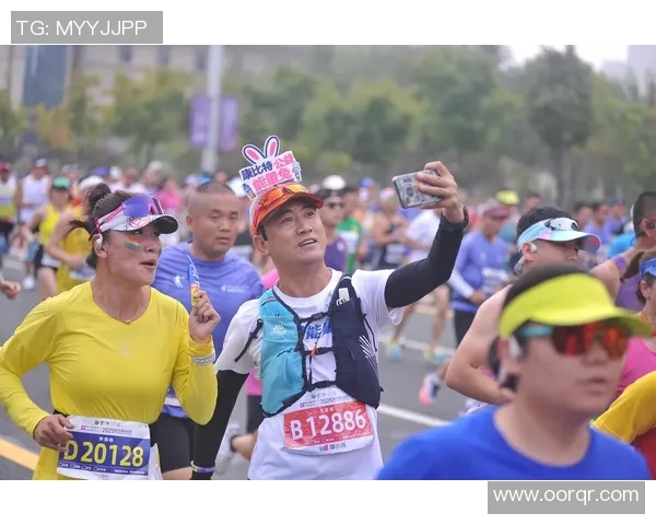 成都城市马拉松点评：极限运动队默契配合展现团队精神与竞技魅力